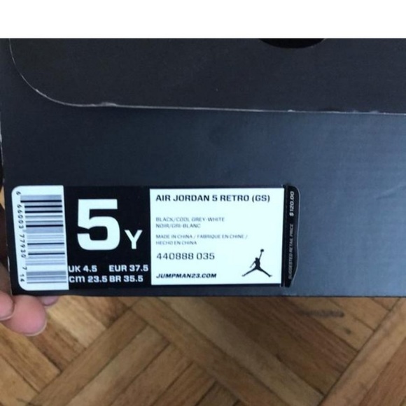 Jordan sneakers - Picture 3 of 3